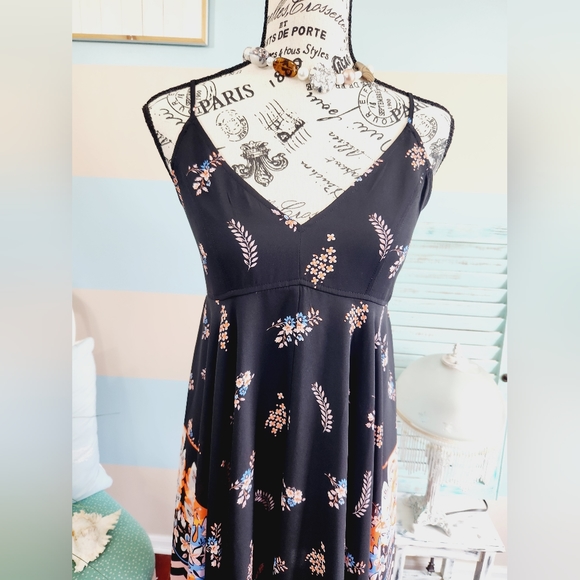 Express Floral Handkerchief Dress - Picture 7 of 10